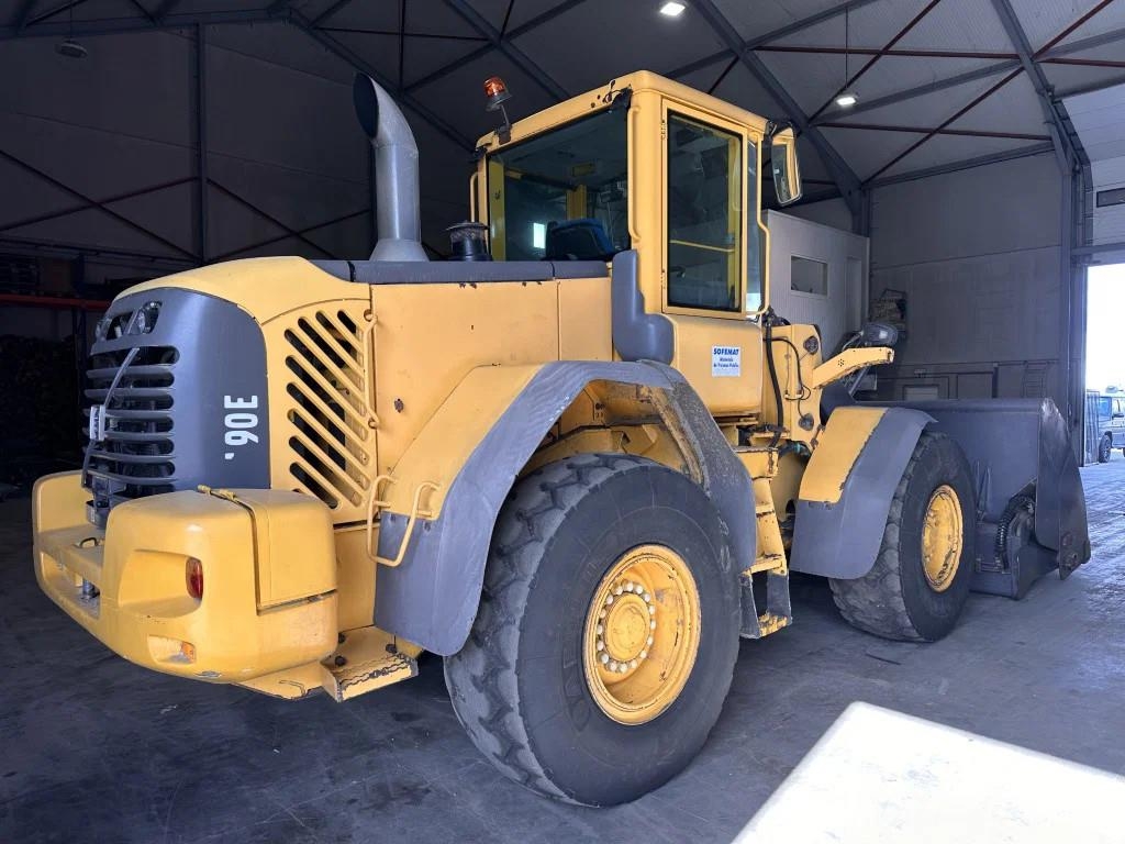 Volvo L90E Kolové nakladače