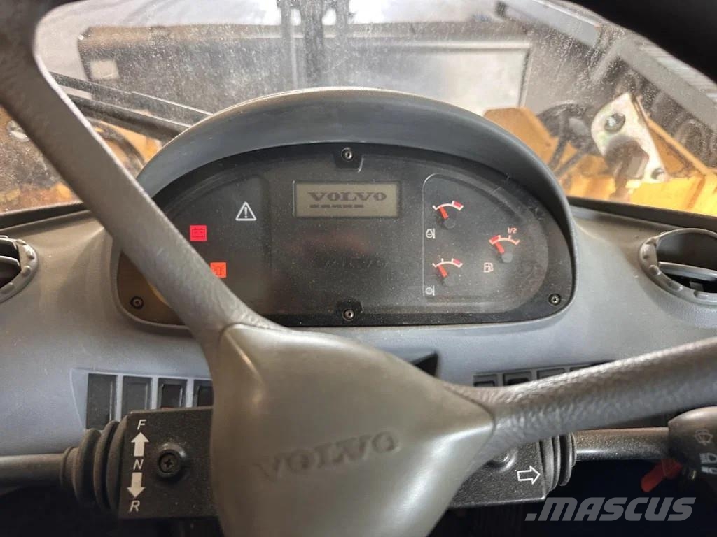 Volvo L90E Kolové nakladače