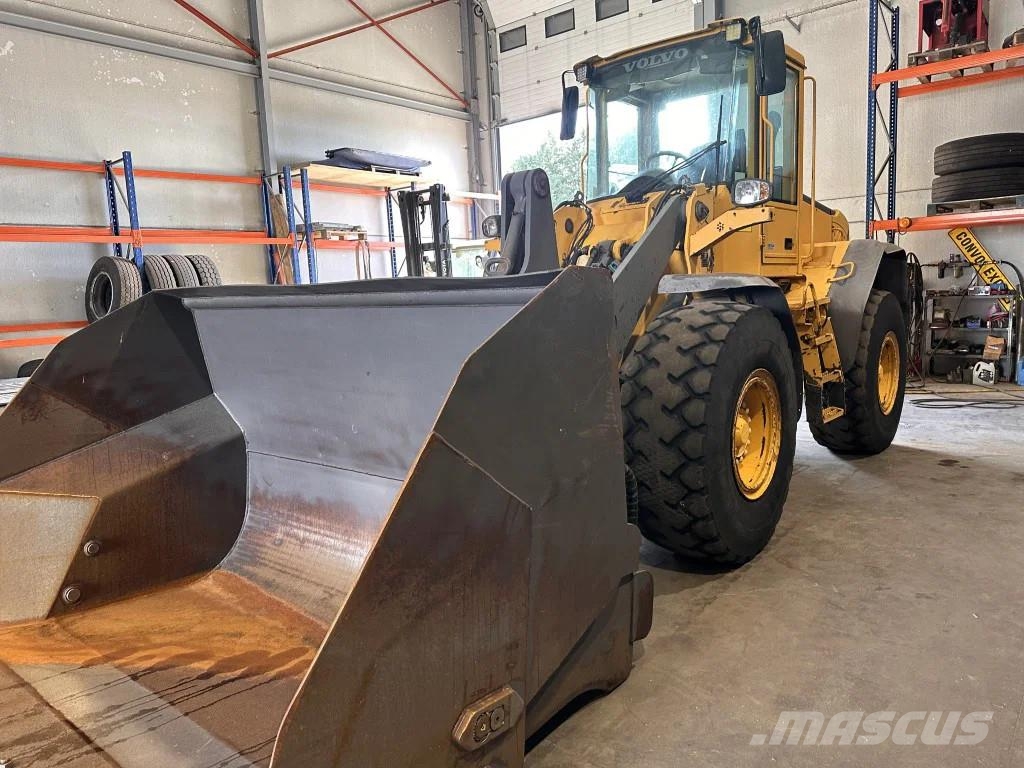Volvo L90E Kolové nakladače