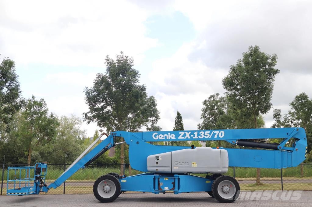 Genie ZX-135 /70 | 43 METER | 272 KG | LOW HOURS رافعات سلة مفصلية