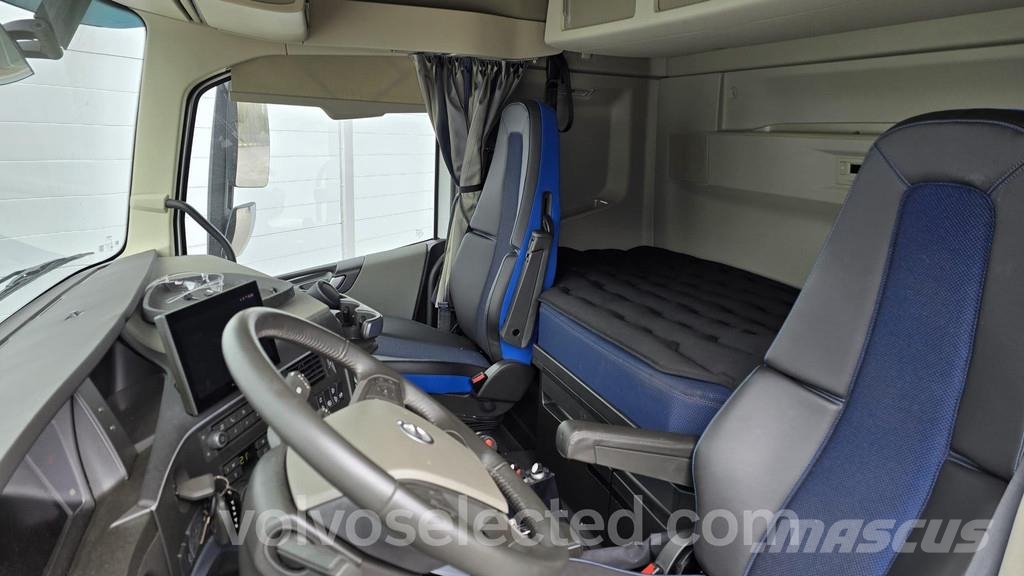Volvo FH شاحنات الرافعات