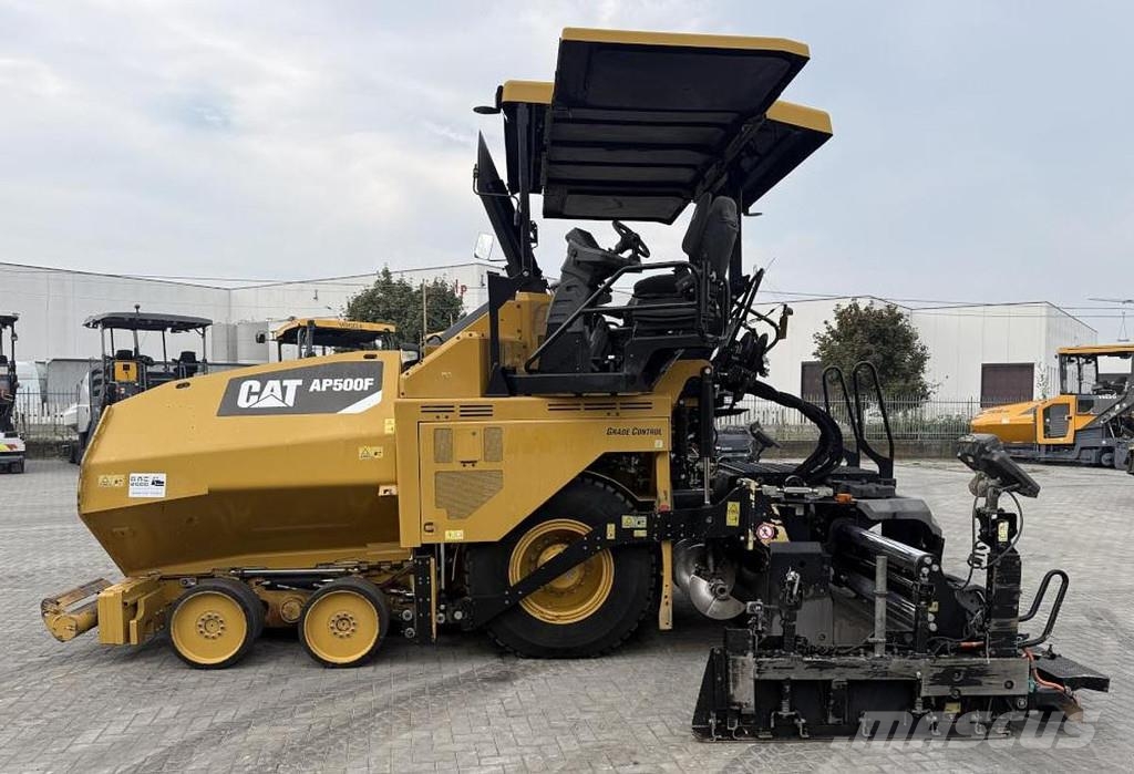 CAT AP 500F Strassenfertiger