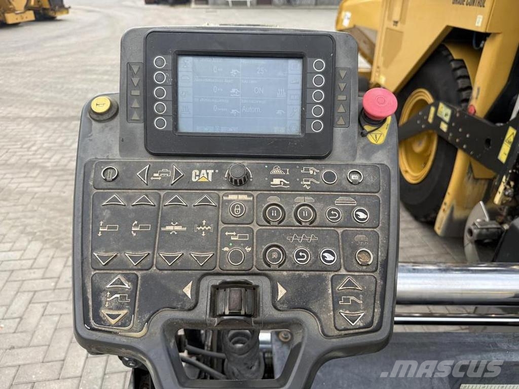 CAT AP 500F Strassenfertiger