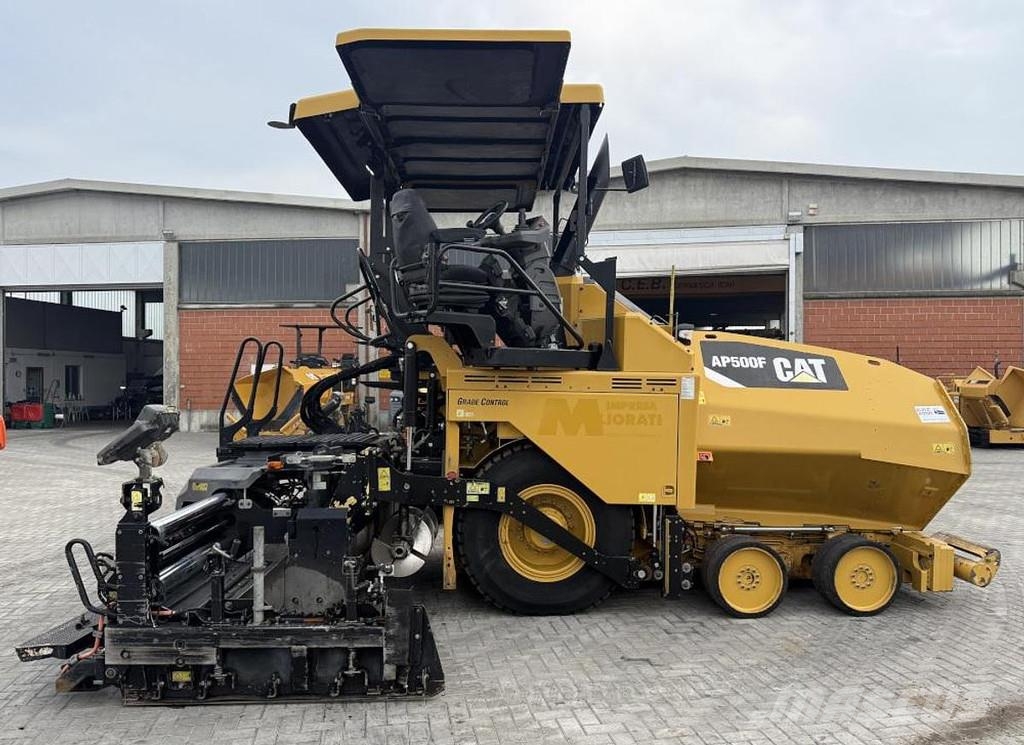 CAT AP 500F Strassenfertiger