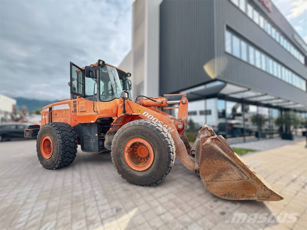 Doosan DL 300 轮式装载机
