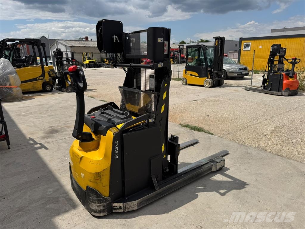 Toyota SWE120XR Stand-in stackers