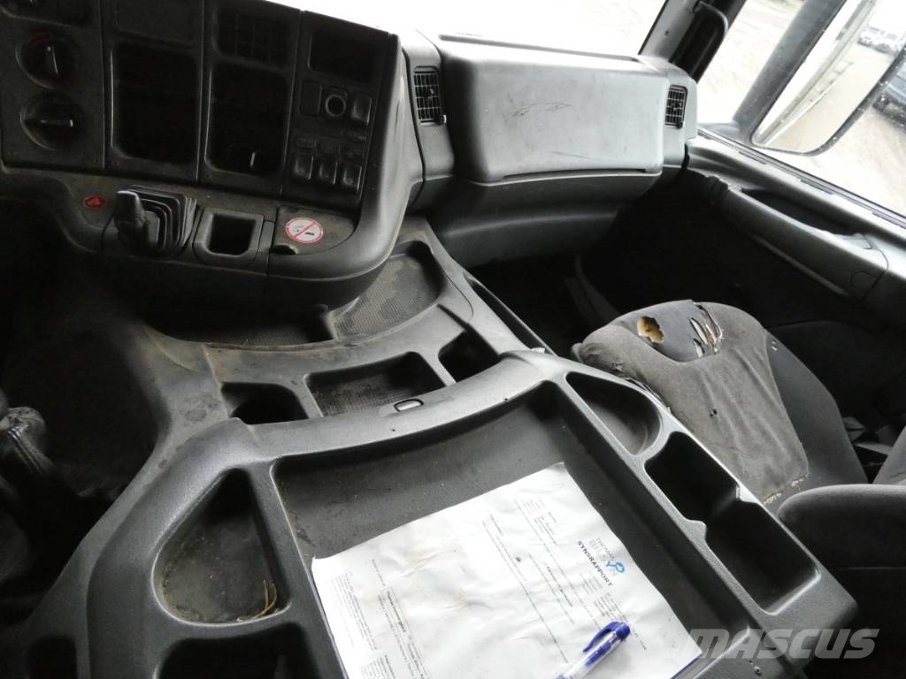 Scania 94 D 220 Camiones portavehículos