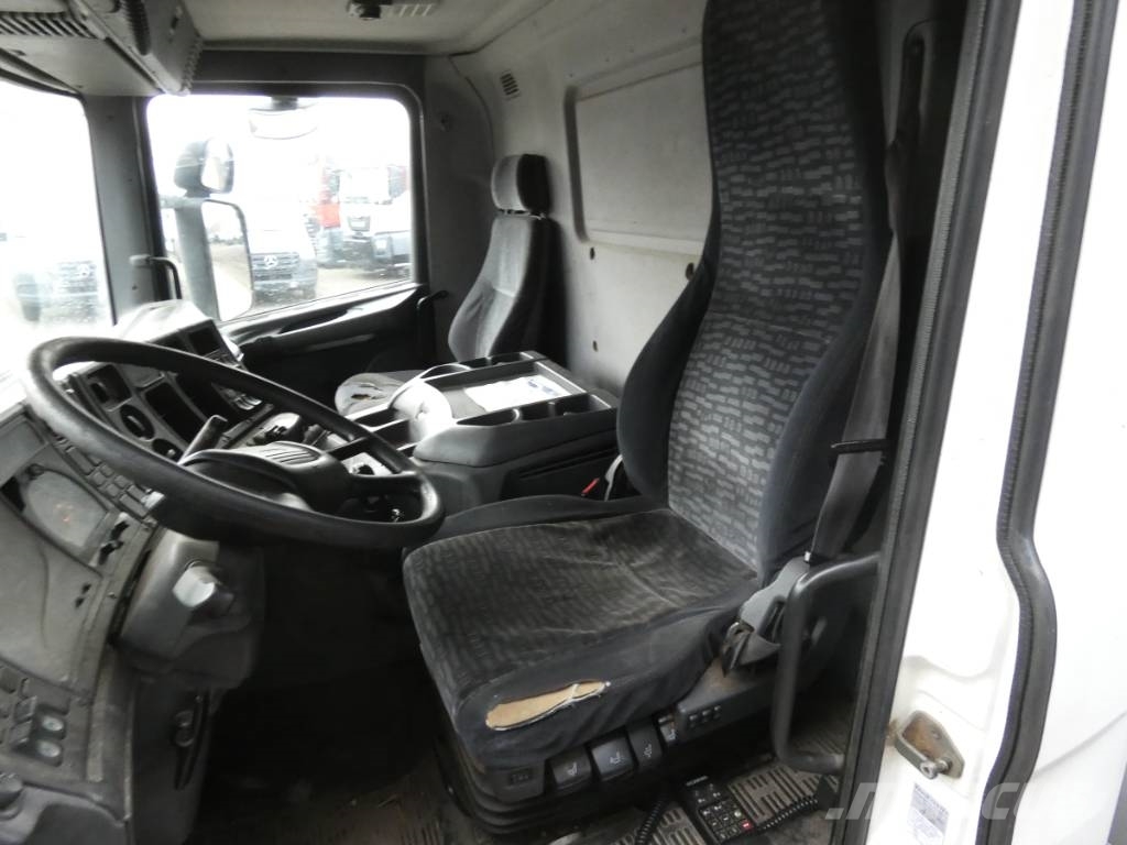 Scania 94 D 220 Camiones portavehículos