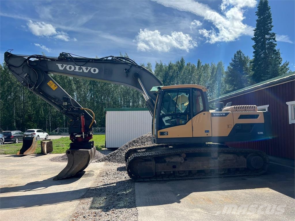 Volvo EC220DL Pásové rýpadlá