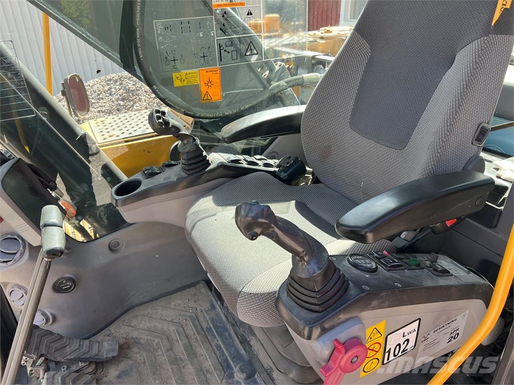 Volvo EC220DL Pásové rýpadlá