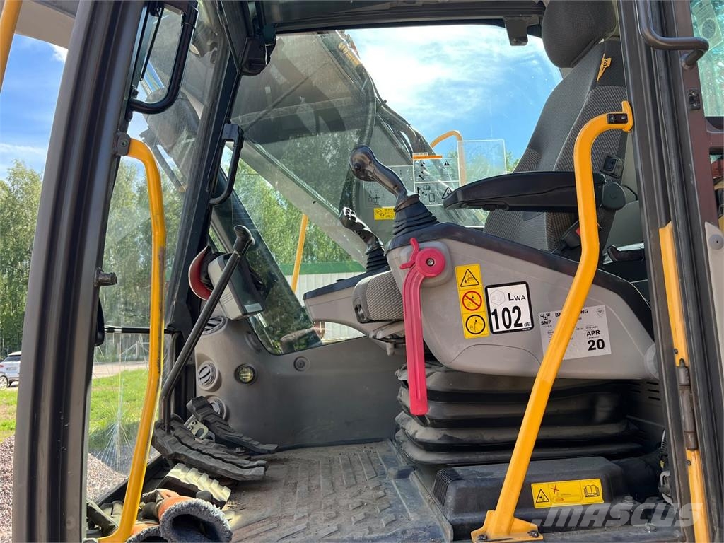Volvo EC220DL Pásové rýpadlá