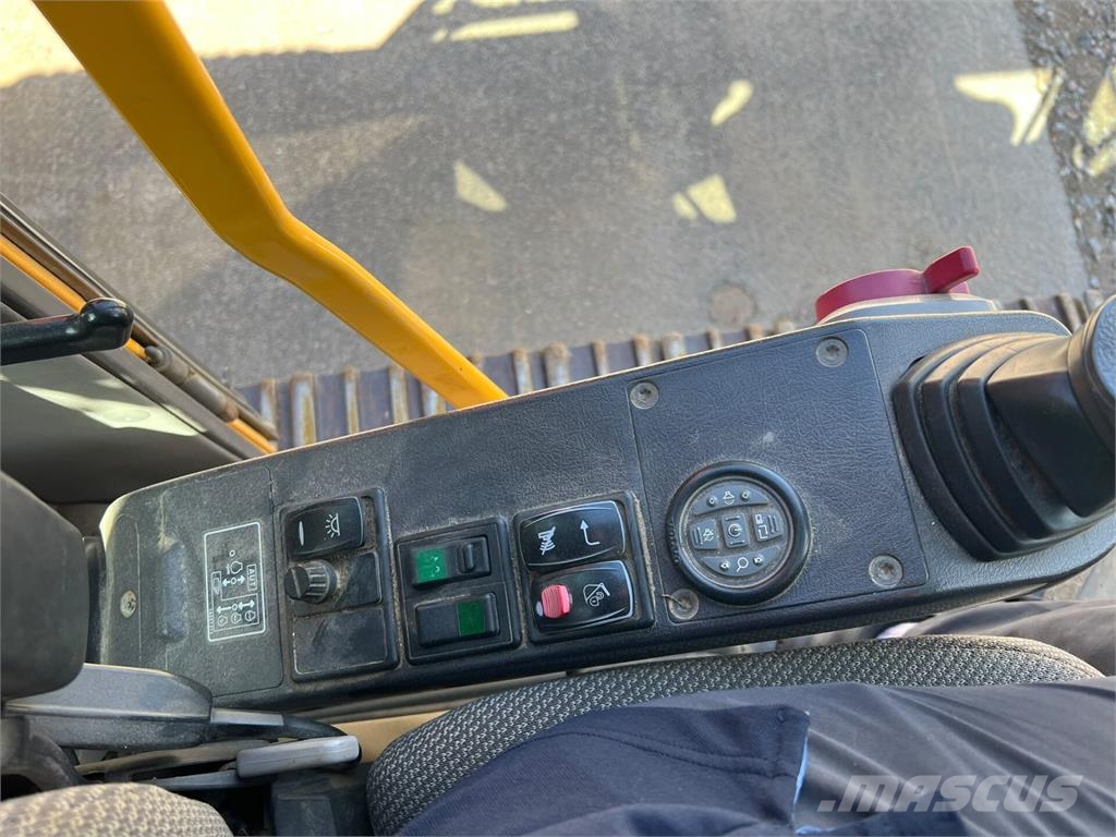 Volvo EC220DL Pásové rýpadlá