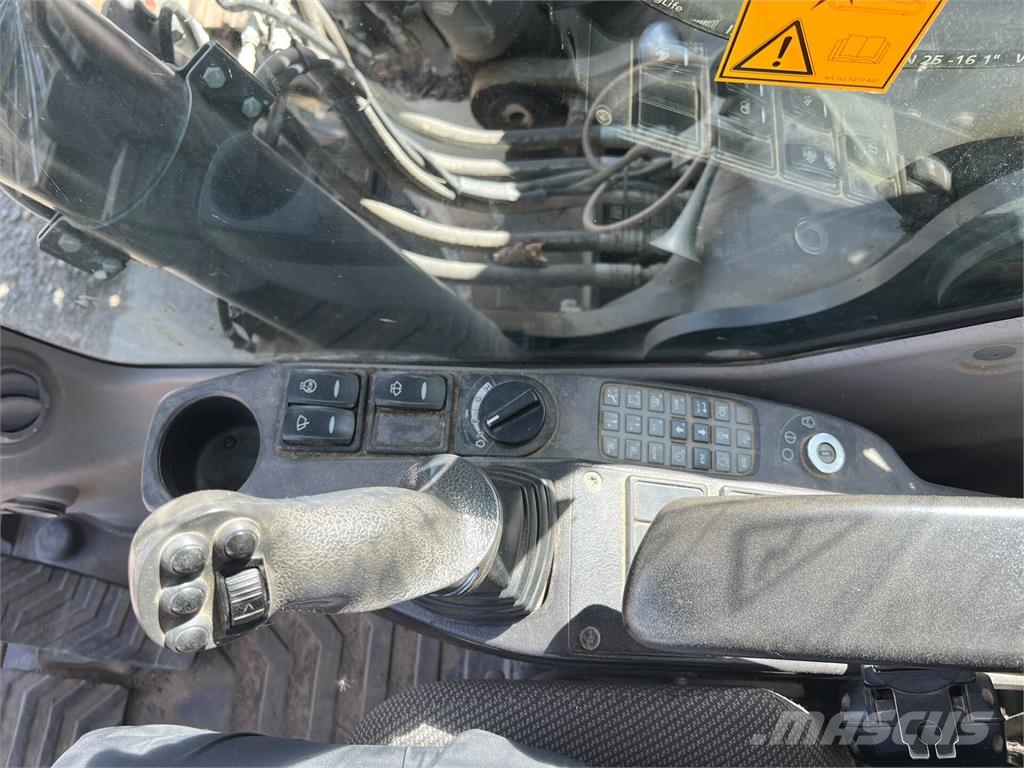 Volvo EC220DL Pásové rýpadlá