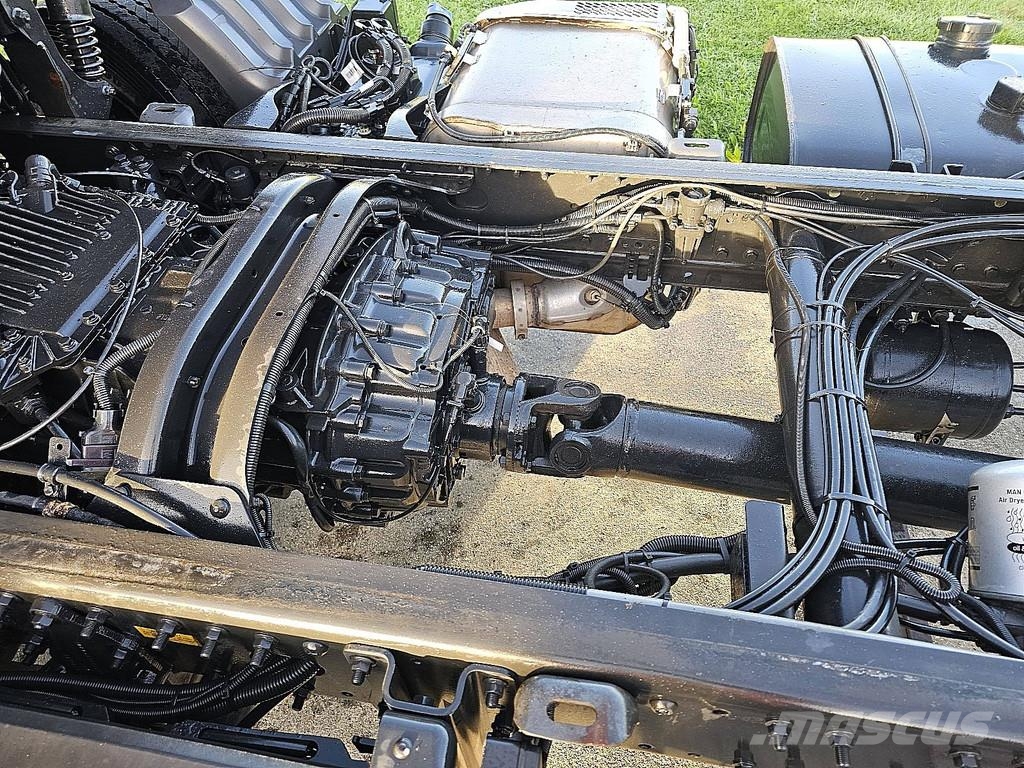 MAN 12.250 TGM Chassis met cabine