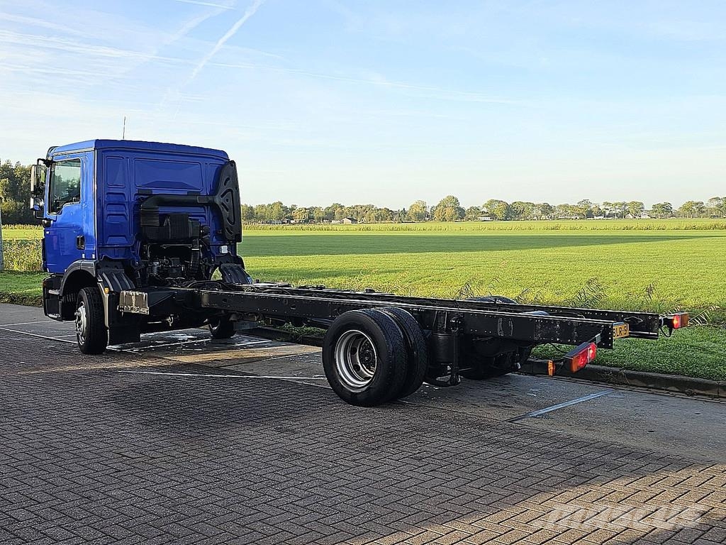 MAN 12.250 TGM Chassis met cabine