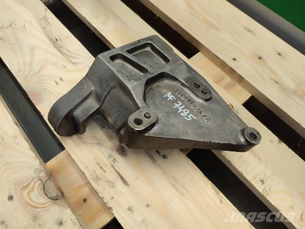 Massey Ferguson Engine support paw 3824A22A/2 Massey Ferguson 7485 Silniki