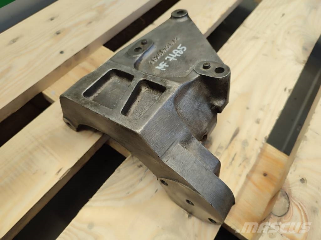 Massey Ferguson Engine support paw 3824A22A/2 Massey Ferguson 7485 Silniki