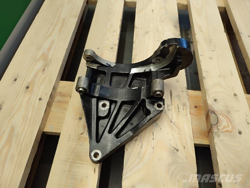 Massey Ferguson Engine support paw 3824A22A/2 Massey Ferguson 7485 Silniki