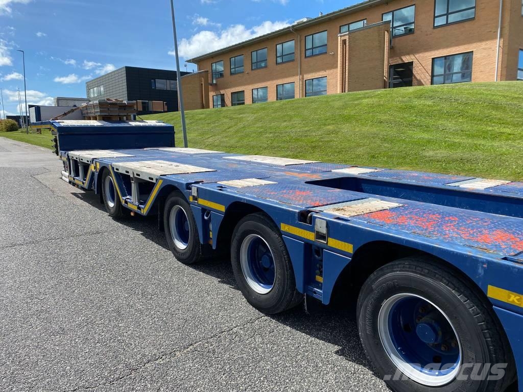 Kässbohrer SLA-R4 maskintrailer med udtræk og hjulbrønde Semi-trailer med lad/flatbed