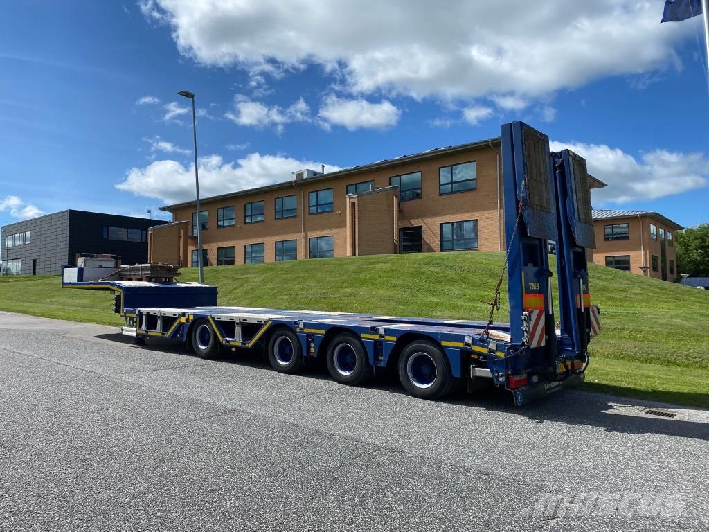Kässbohrer SLA-R4 maskintrailer med udtræk og hjulbrønde Semi-trailer med lad/flatbed