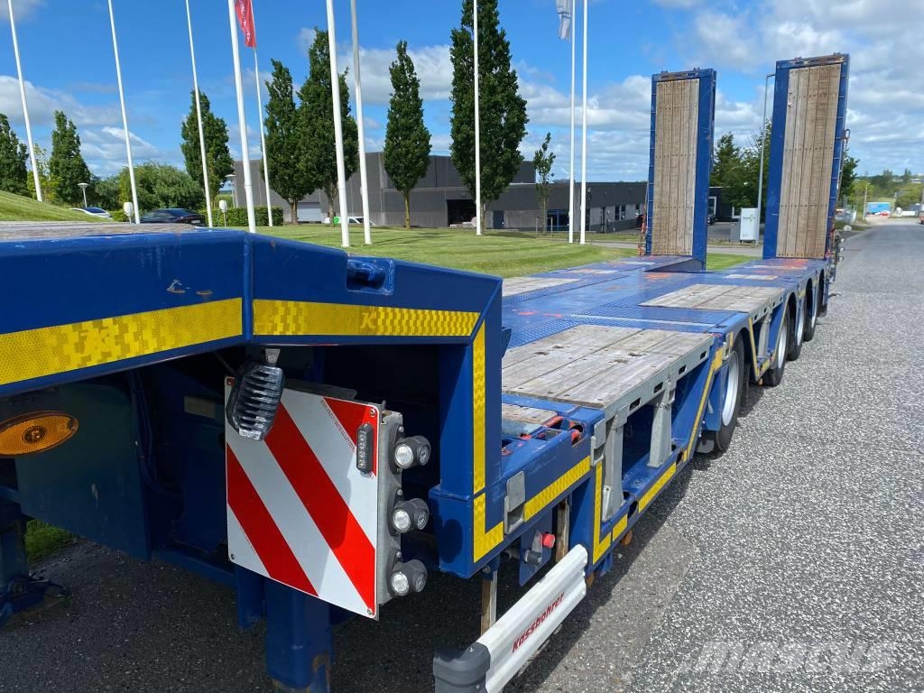 Kässbohrer SLA-R4 maskintrailer med udtræk og hjulbrønde Semi-trailer med lad/flatbed