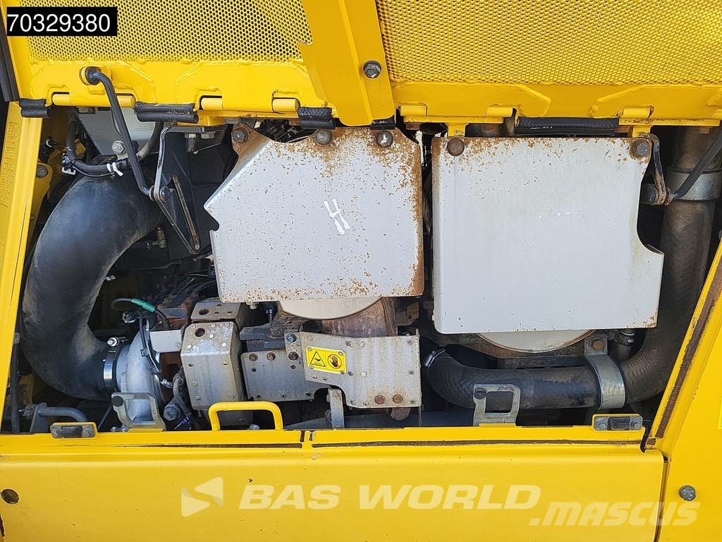 Komatsu D65 PX -18 Pásové dozéry