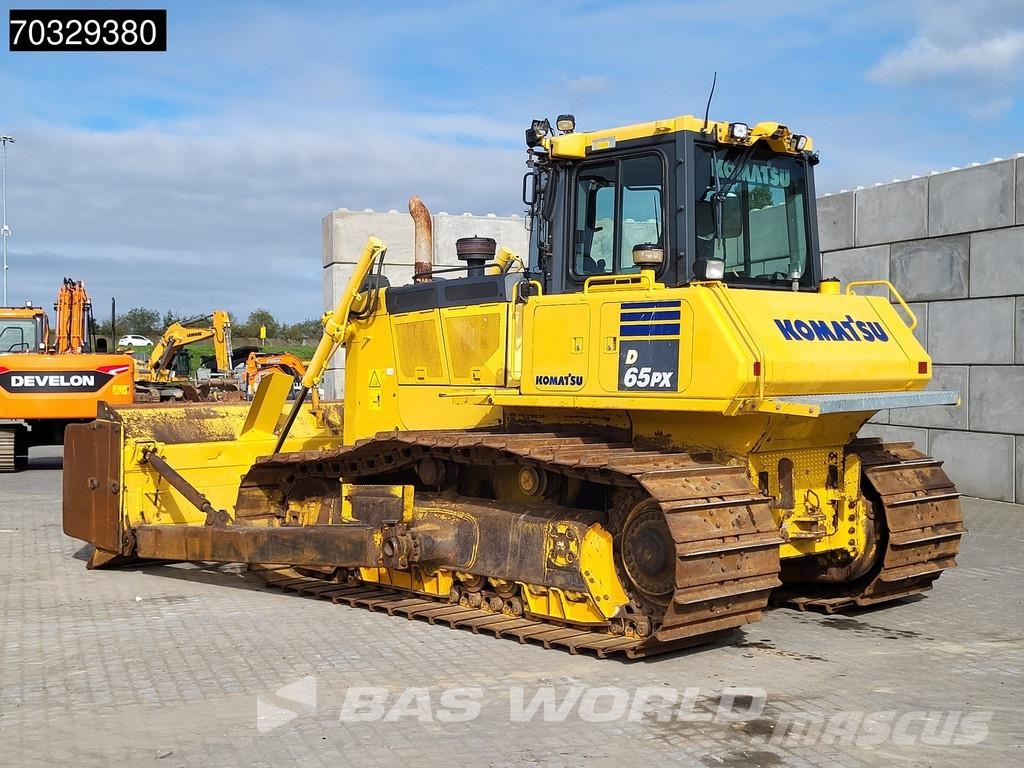 Komatsu D65 PX -18 Pásové dozéry