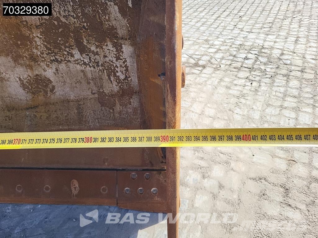 Komatsu D65 PX -18 Pásové dozéry