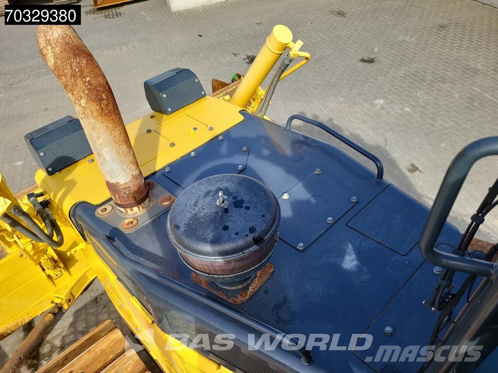 Komatsu D65 PX -18 Pásové dozéry