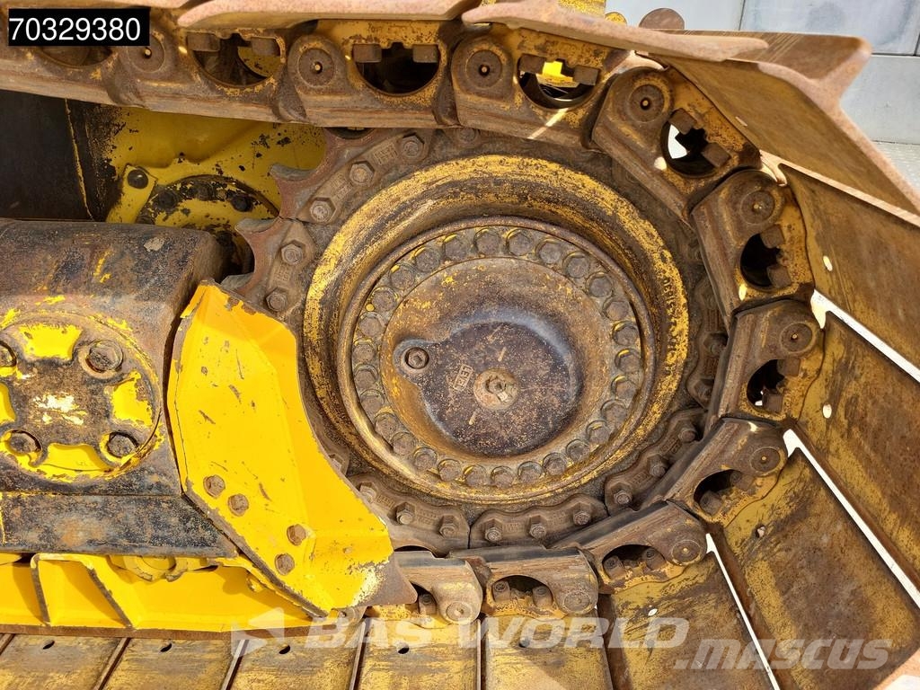 Komatsu D65 PX -18 Pásové dozéry