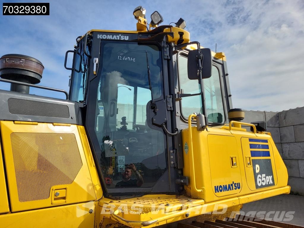 Komatsu D65 PX -18 Pásové dozéry