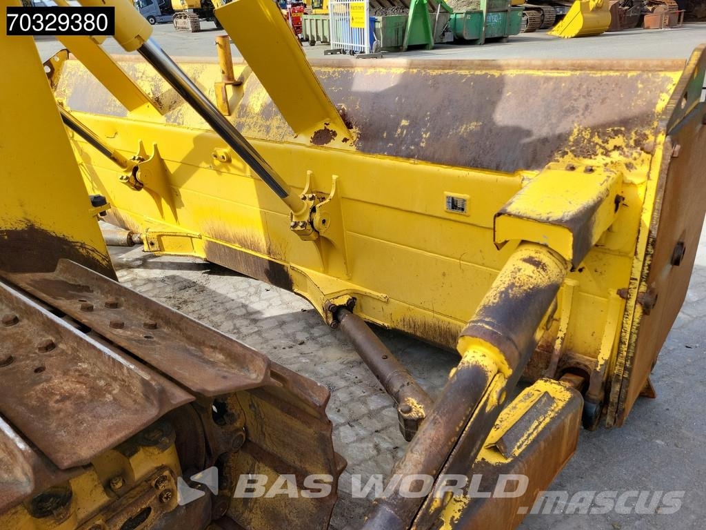 Komatsu D65 PX -18 Pásové dozéry