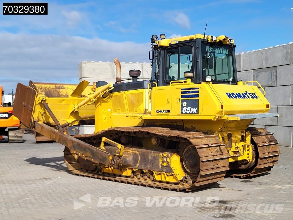 Komatsu D65 PX -18 Pásové dozéry