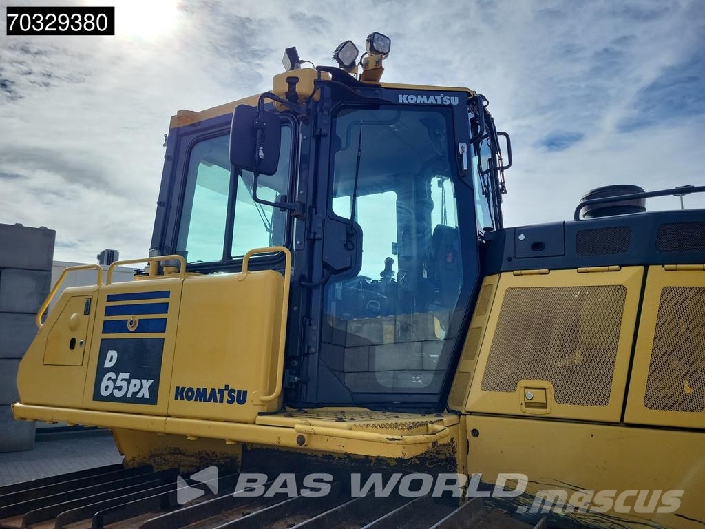 Komatsu D65 PX -18 Pásové dozéry