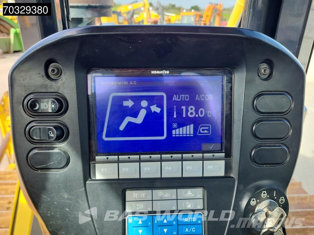 Komatsu D65 PX -18 Pásové dozéry