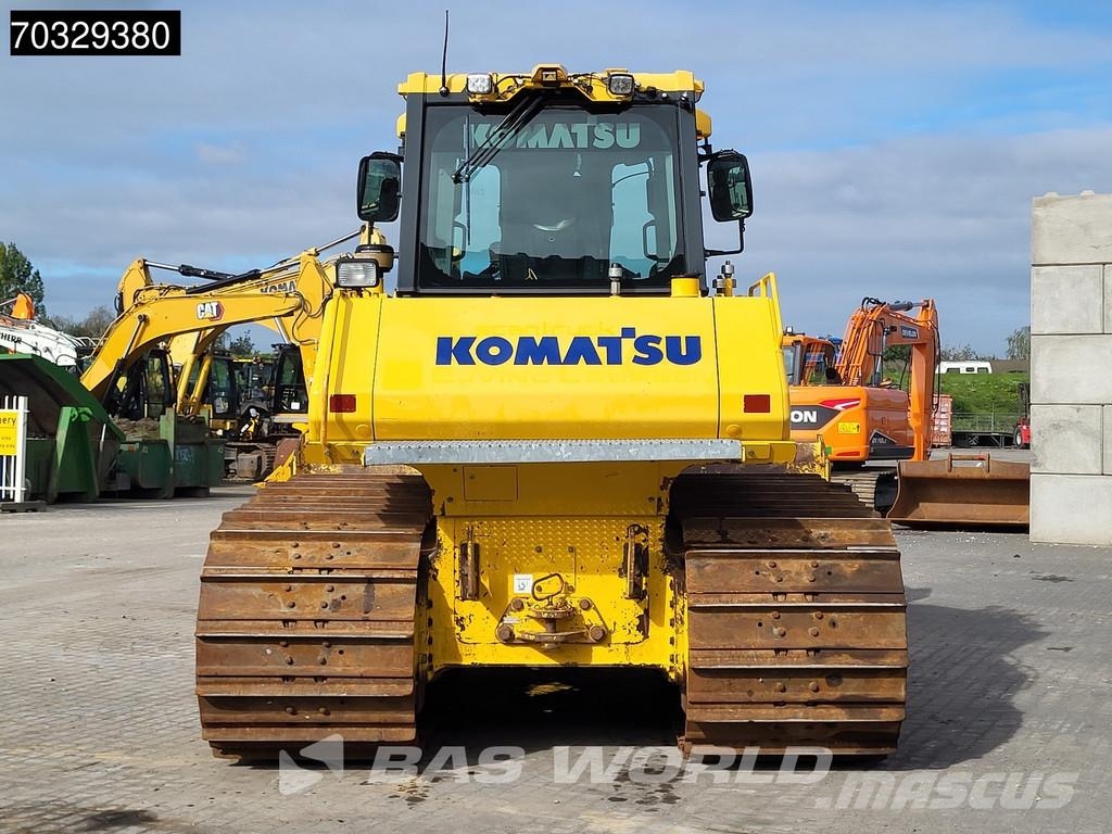 Komatsu D65 PX -18 Pásové dozéry