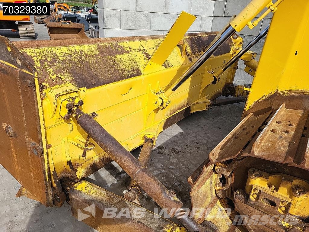 Komatsu D65 PX -18 Pásové dozéry