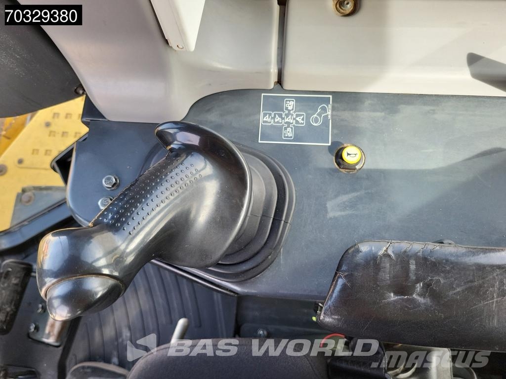 Komatsu D65 PX -18 Pásové dozéry