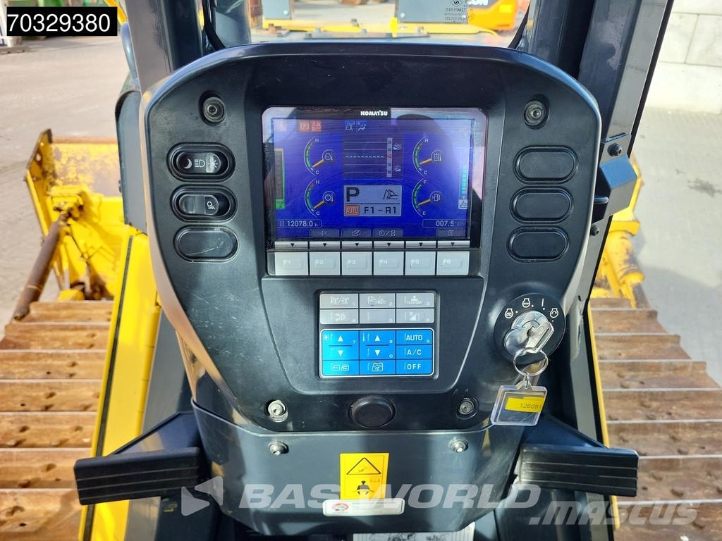 Komatsu D65 PX -18 Pásové dozéry
