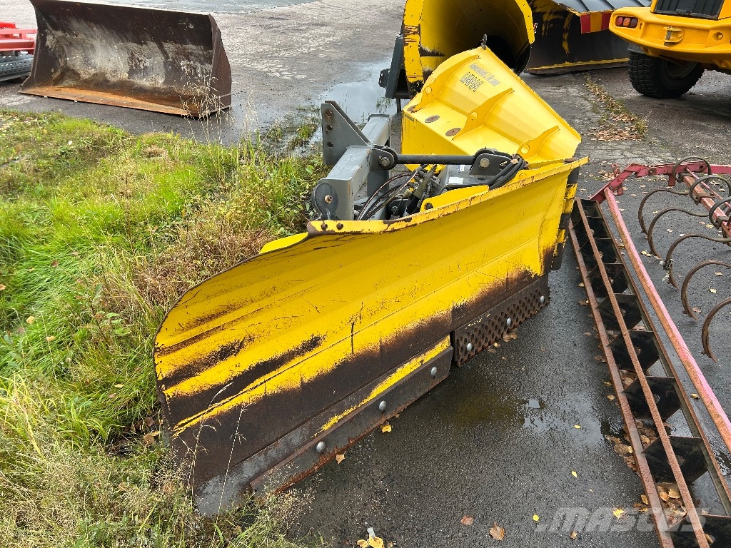 Vama ENA 4000k nivelaura スノーブレードとプラウ
