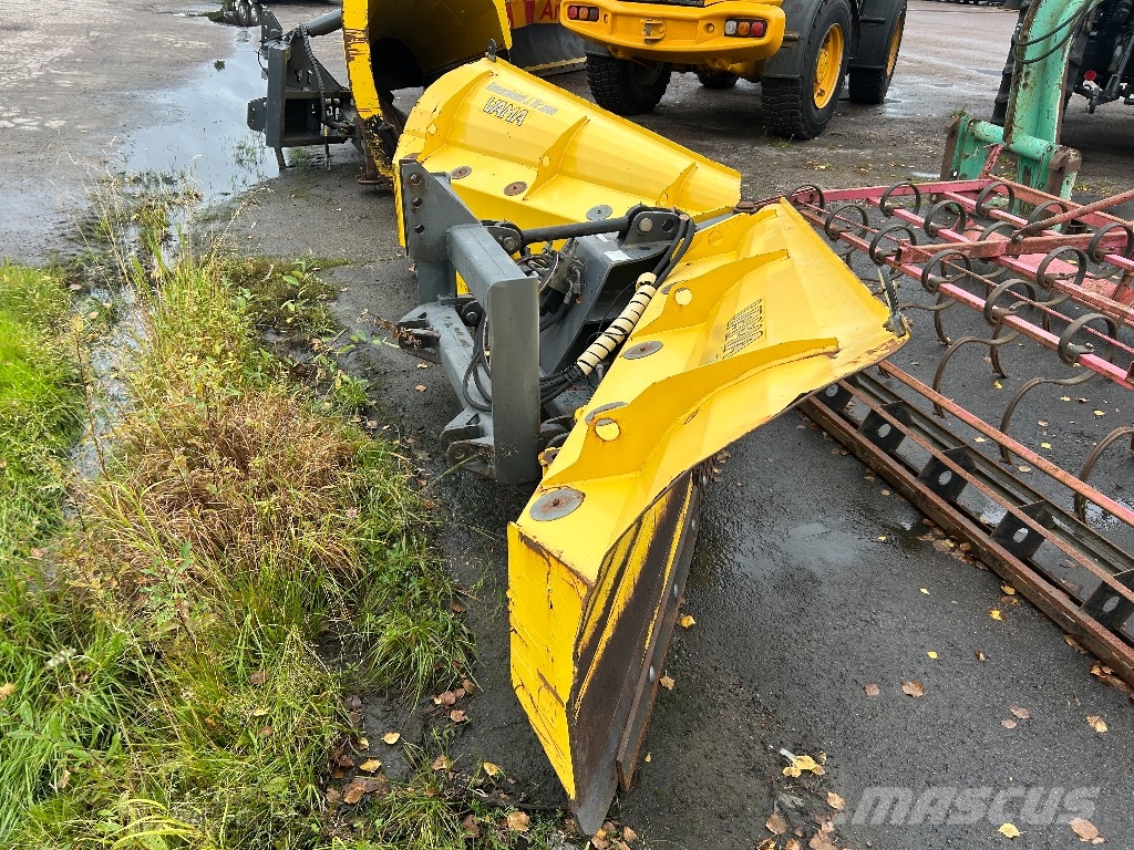 Vama ENA 4000k nivelaura スノーブレードとプラウ