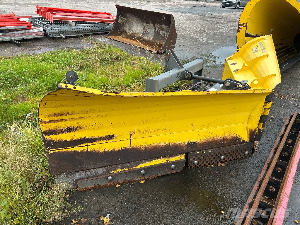 Vama ENA 4000k nivelaura スノーブレードとプラウ