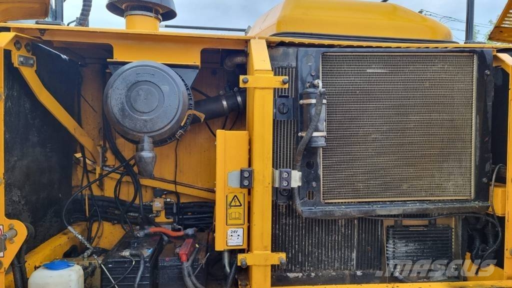 JCB JS 220 LC Rupsgraafmachines