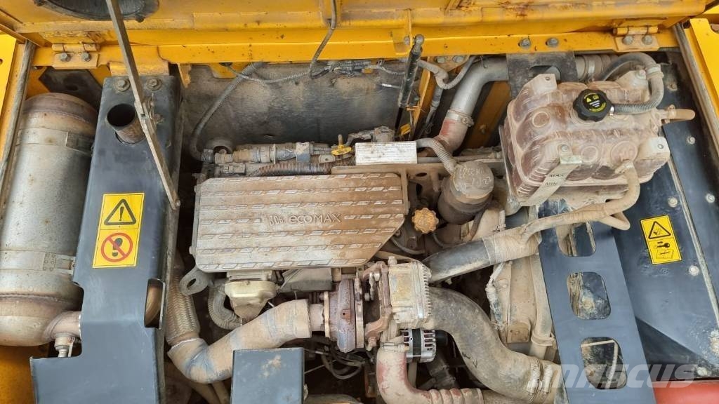 JCB JS 220 LC Rupsgraafmachines