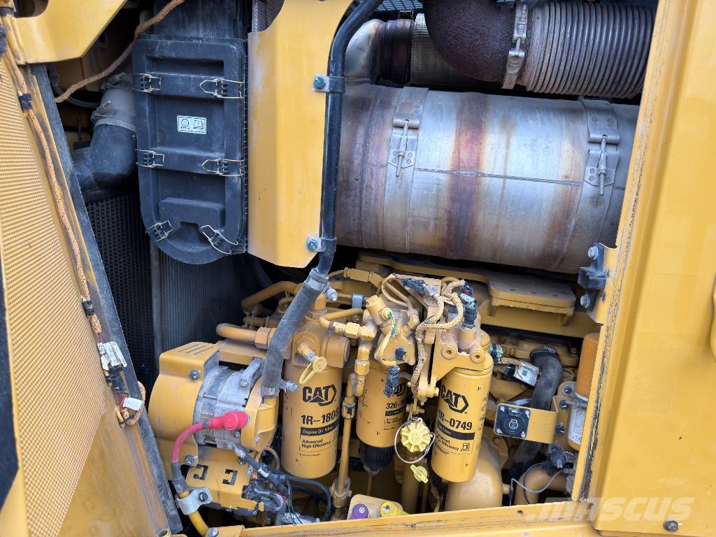 CAT D8T - CE document and TA2 Inspection available Μπουλντόζες με ερπύστριες
