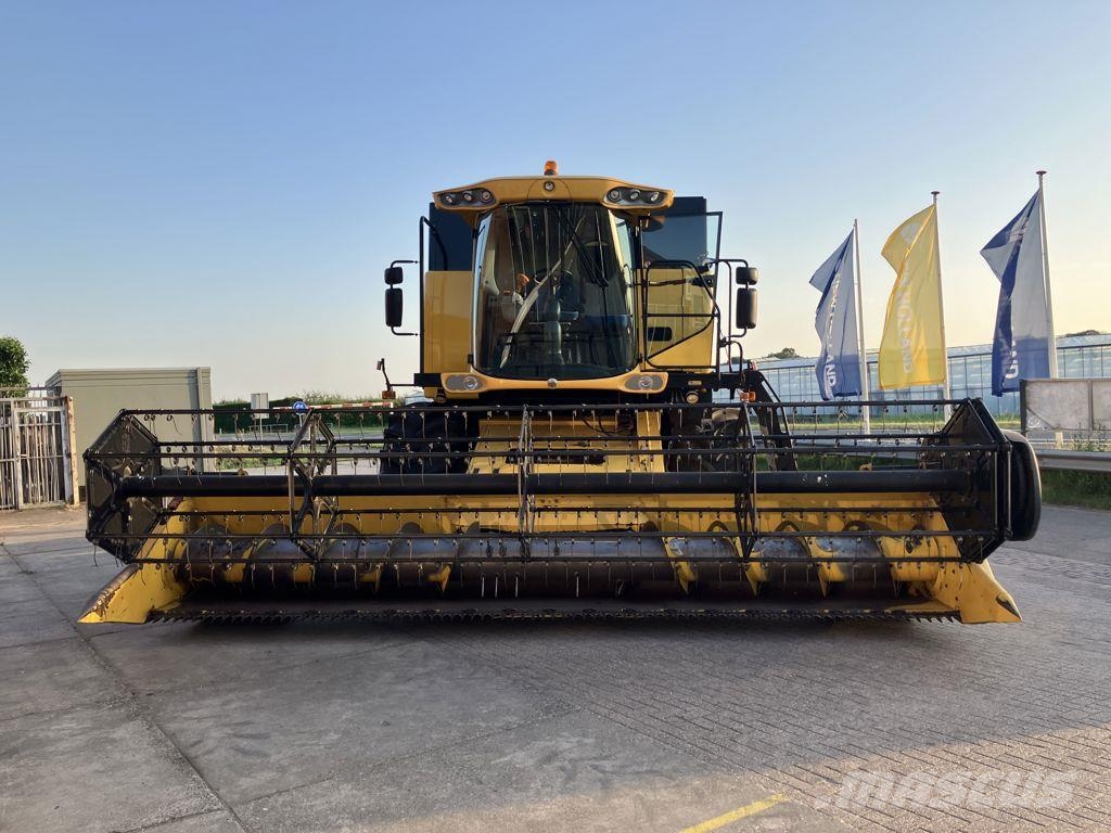 New Holland CS6080 Silokombainid