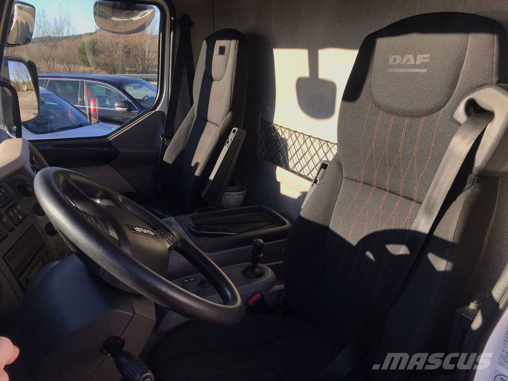 DAF LF 230 FA Camión con caja abierta