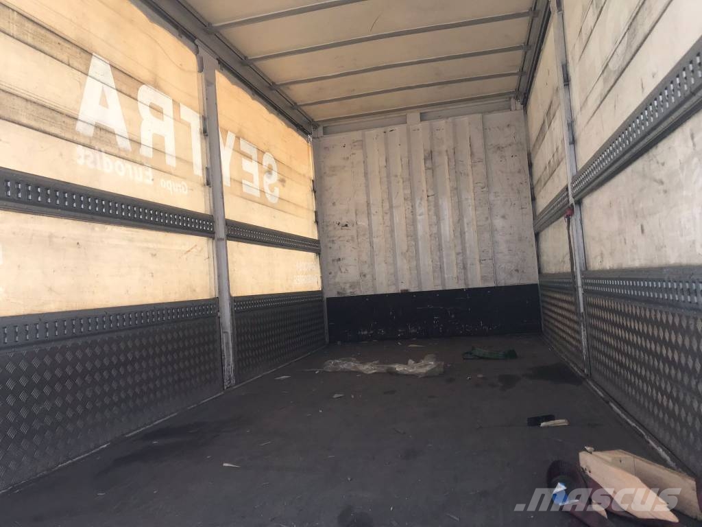 DAF LF 230 FA Camión con caja abierta