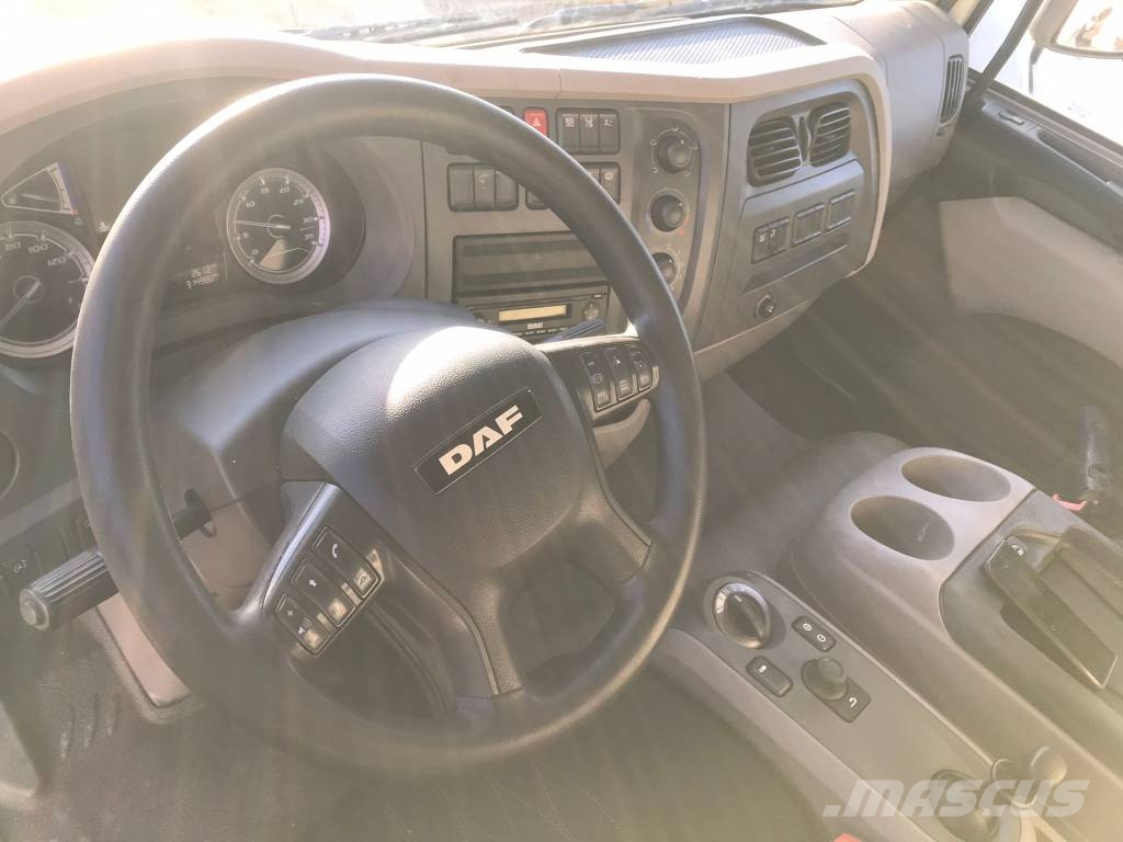DAF LF 230 FA Camión con caja abierta