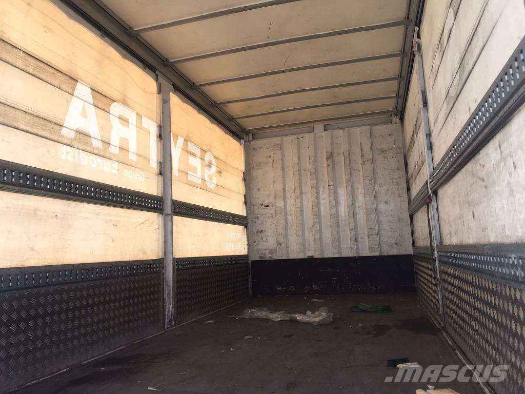 DAF LF 230 FA Camión con caja abierta